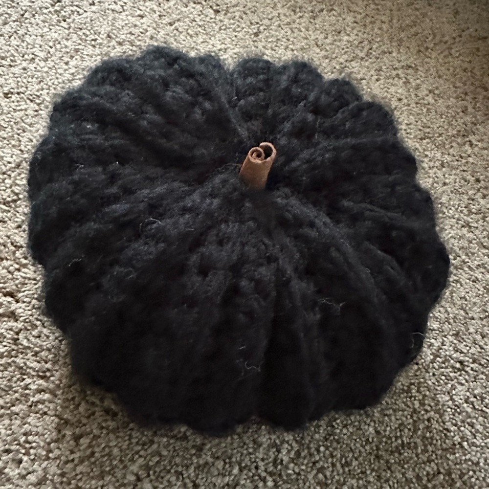 Handmade Knit Pumpkin Decor Set - Picture 4 of 8